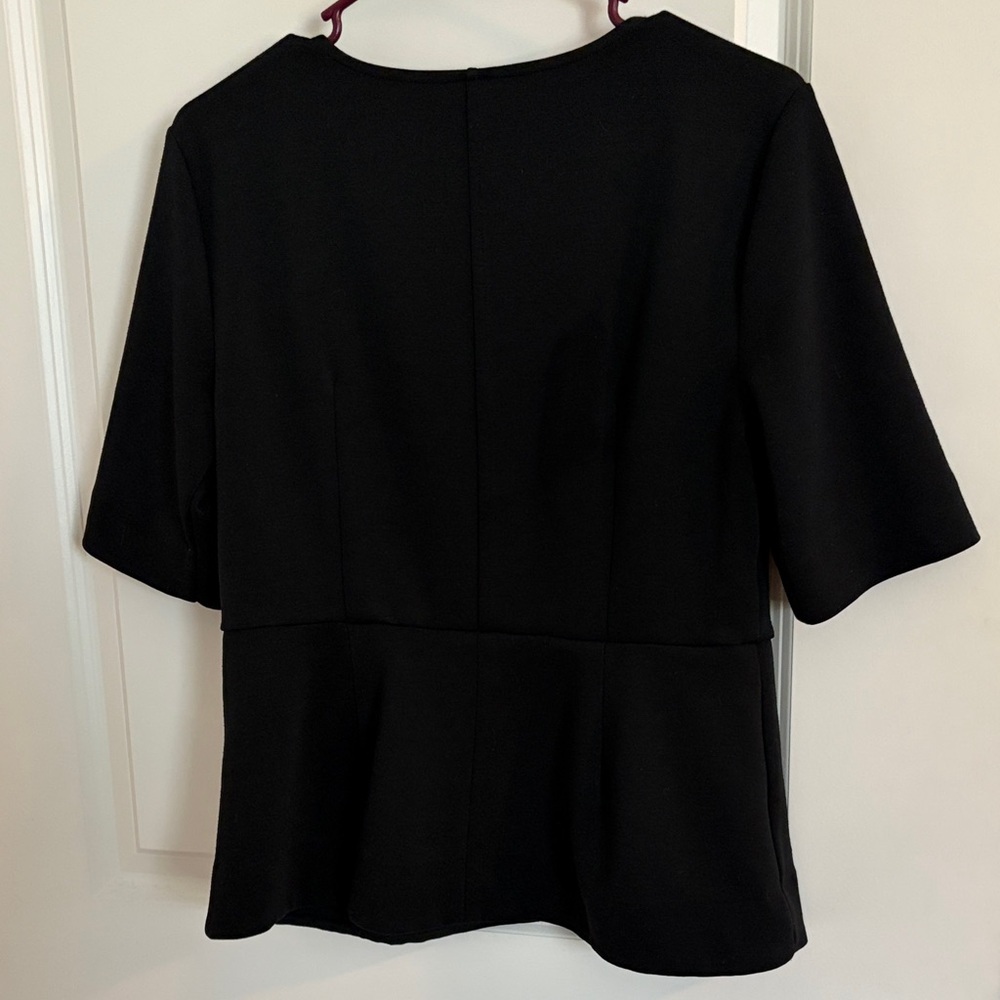 Ann Taylor Black V-Neck Short Sleeve Knit Top Size M - Picture 4 of 4